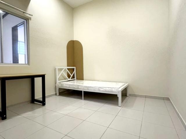 Room for rent in Petaling, Alam Impian