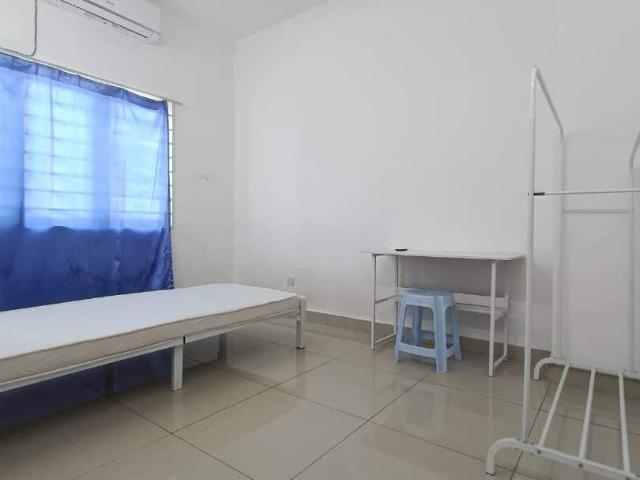 Room for rent in Petaling, Alam Impian