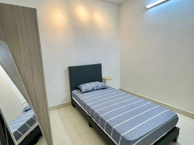 Room for rent in Petaling, Alam Impian