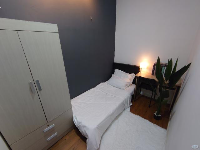 Room for rent in Petaling, Alam Impian