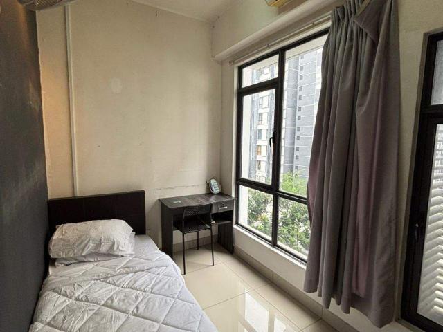 Room for rent in Petaling, Alam Impian