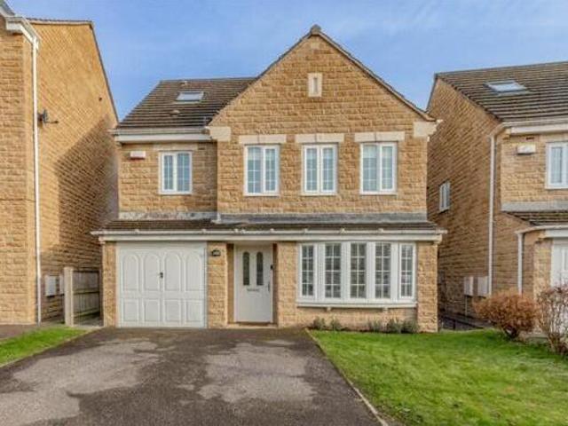 House for sale in Huddersfield, West Yorkshire