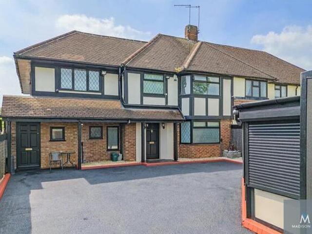 House for sale in Chigwell, Epping Forest
