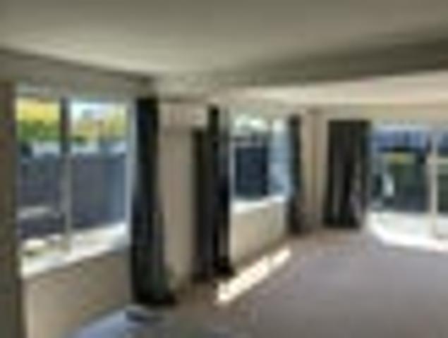 Townhouse for rent in Fendalton, Canterbury