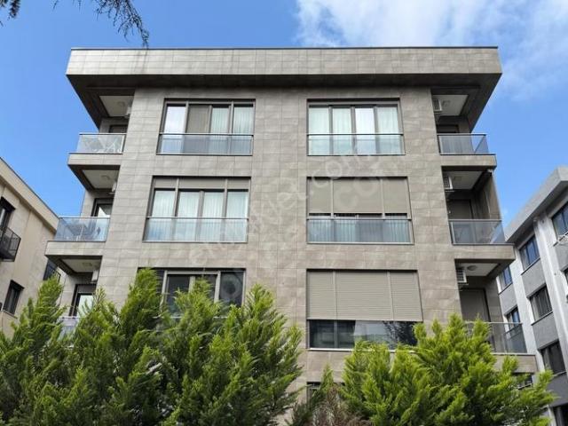 Kadiköy, İstanbul içerisinde kiralık mülk