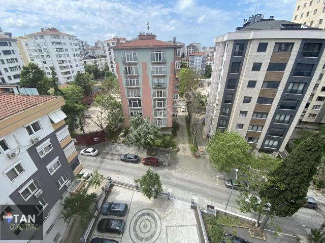 Kadiköy, İstanbul içerisinde kiralık mülk