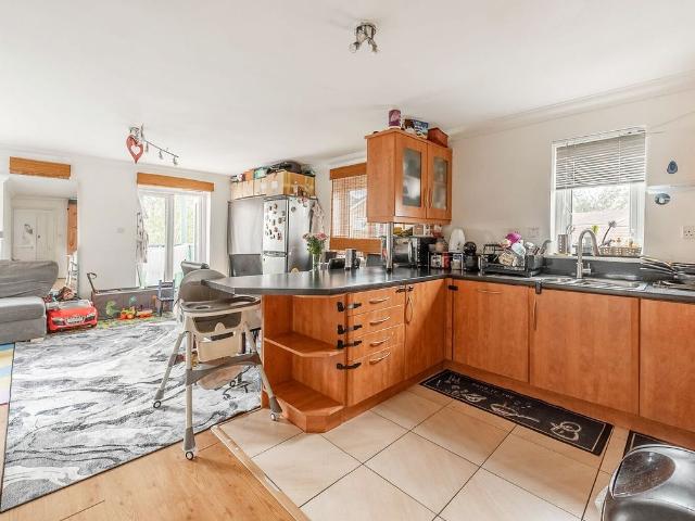 Apartment for rent in Lane, Greater London