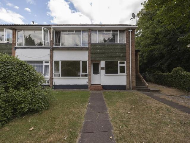 Apartment for rent in Redhill, Reigate and Banstead