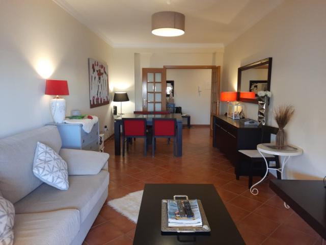 Apartamento alugar em Armação De Pêra, Faro