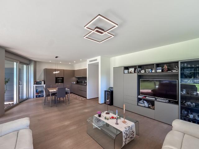 Wohnung kaufen in Collina d'Oro, Tessin