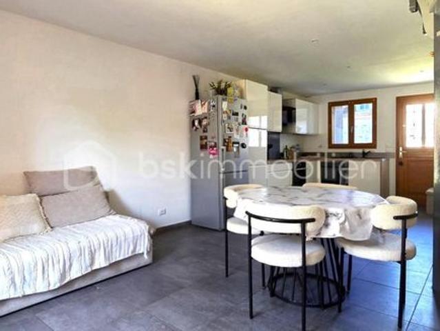 Maison vente à Melun, Guignes