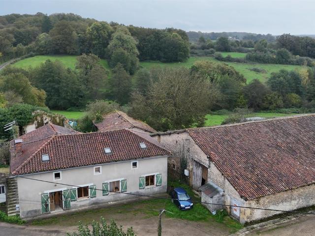 Maison vente à Confolens, Ambernac