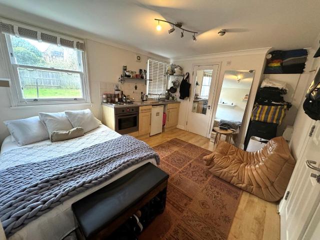 Studio for rent in Stroud Green, Greater London