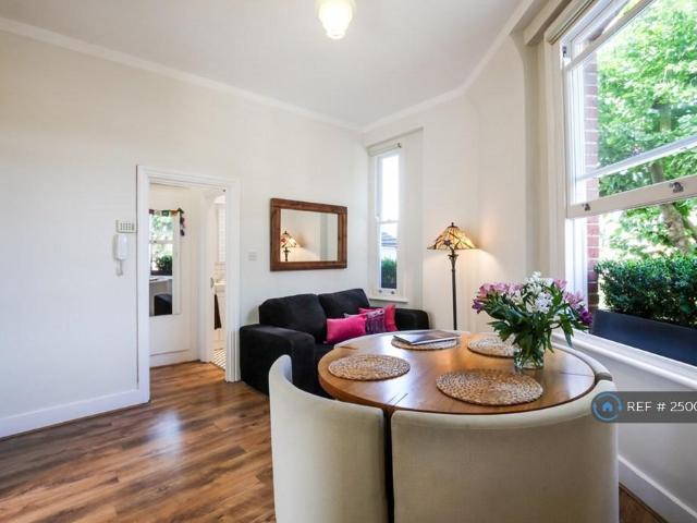 Apartment for rent in Stroud Green, Greater London