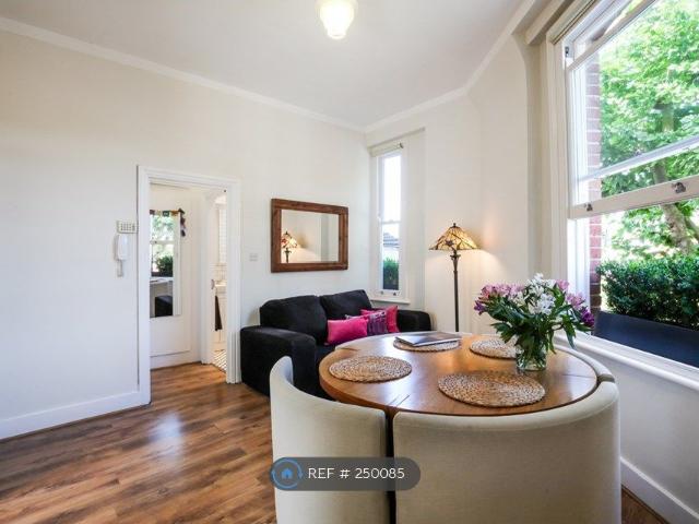 Apartment for rent in Stroud Green, Greater London