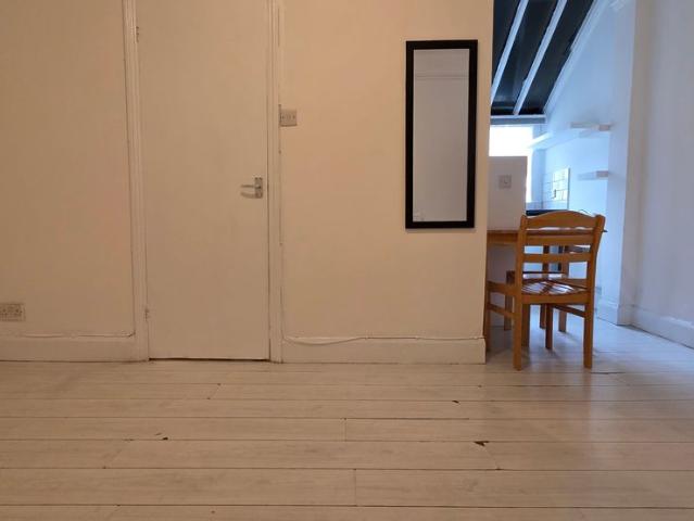 Studio for rent in Crouch End, Isle Of Man