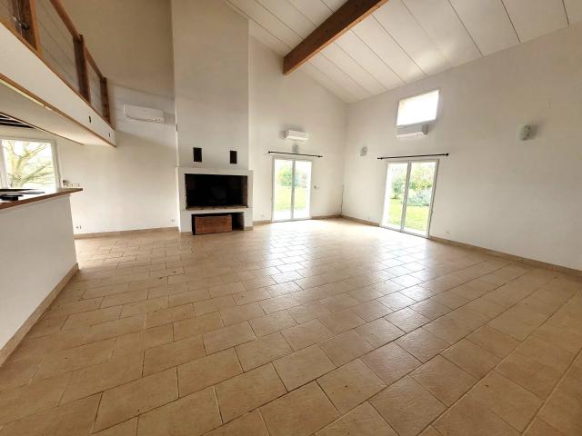 Maison vente à Castres, Bannières