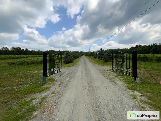House for sale in Valcourt House for sale in Valcourt