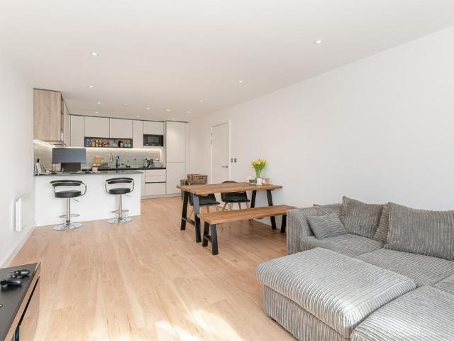 Apartment for rent in Colindale, Greater London