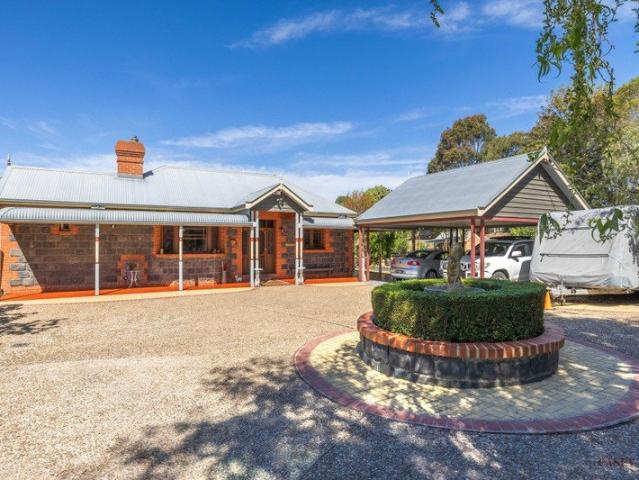 House for sale in Wy Yung, Victoria