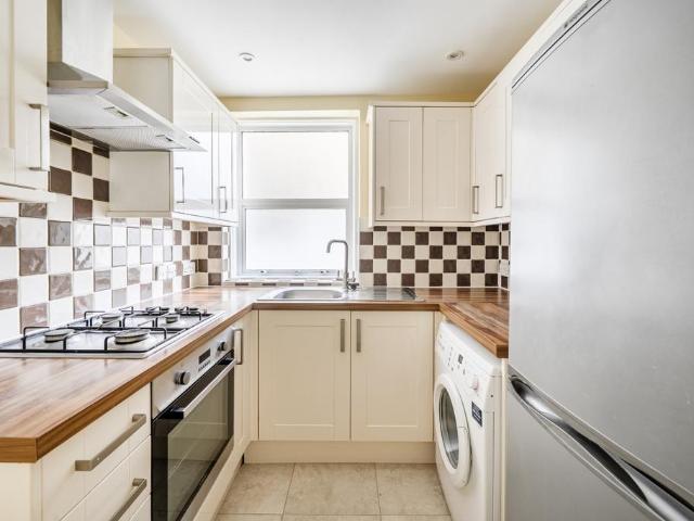 Apartment for rent in Maida Hill, Greater London