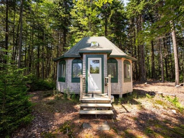 House for sale in Long Island, Maine
