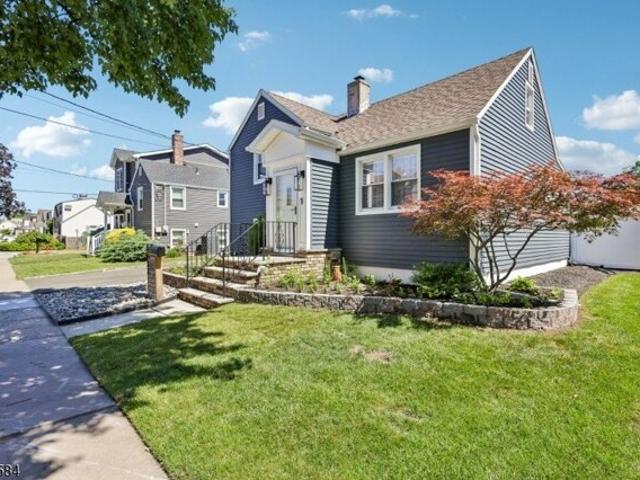 House for sale in Lyndhurst, New Jersey