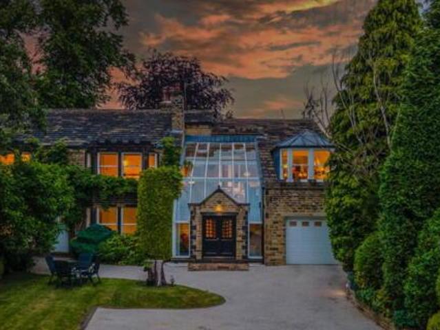House for sale in Halifax, Calderdale