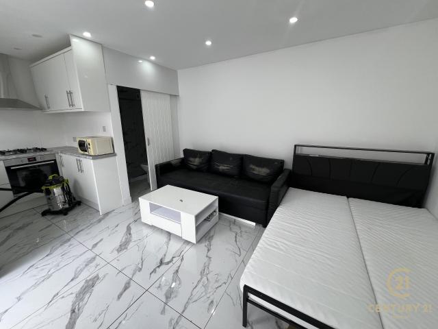 Studio for rent in London Borough of Hounslow, Heston