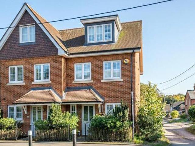 House for sale in Ascot