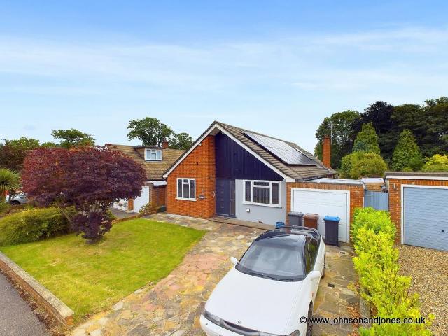 House for rent in Row Town, Surrey