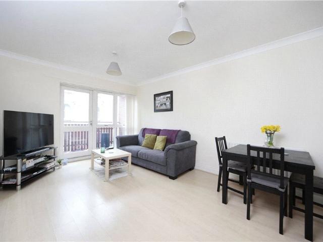 Apartment for rent in Stockwell, Greater London