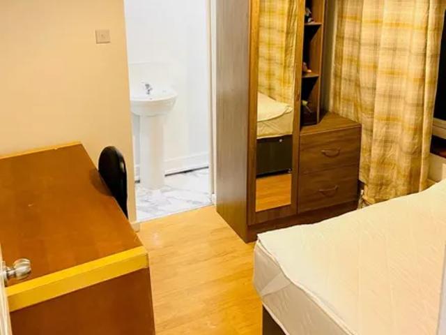 House for rent in Calderstones
