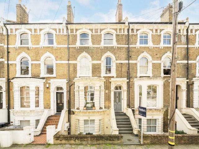Apartment for rent in Stockwell, Greater London