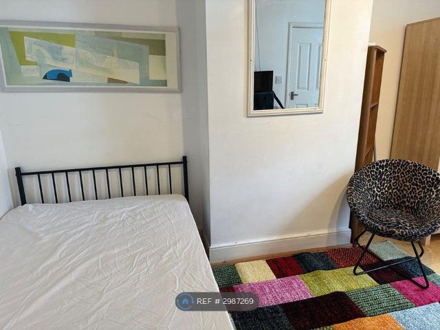 Room for rent in Ferndale, Rodbourne