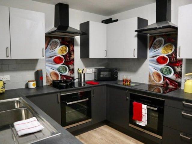 House for rent in Calderstones