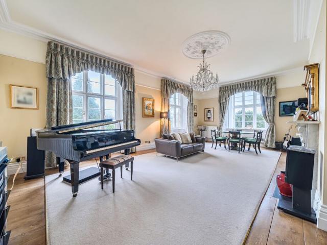 Apartment for rent in Kingsley Green, Littlecote