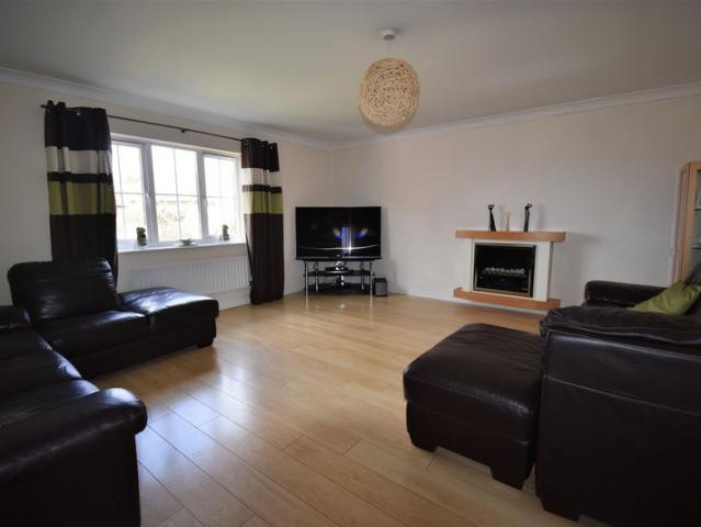 Townhouse for rent in Hounsome Fields, Priest Down