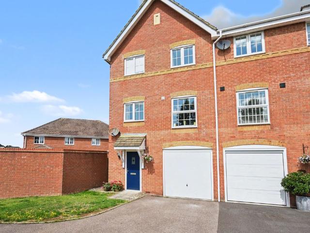 Apartment for rent in Hounsome Fields, Priest Down