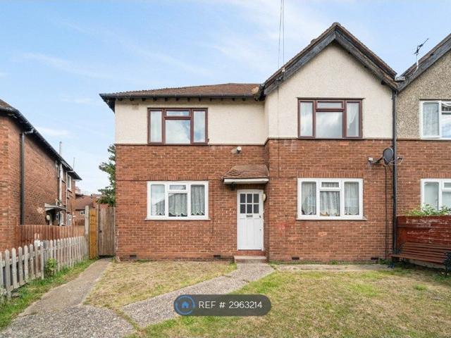 House for rent in Middle Park, Greater London