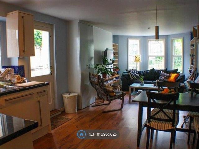 Apartment for rent in Maida Hill, Greater London