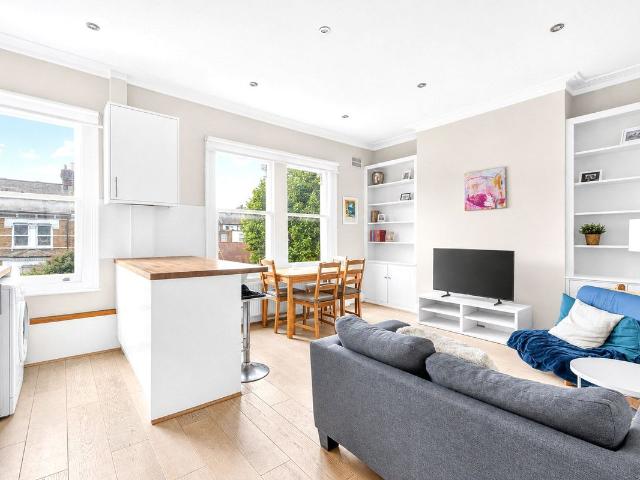 Apartment for rent in Maida Hill, Greater London