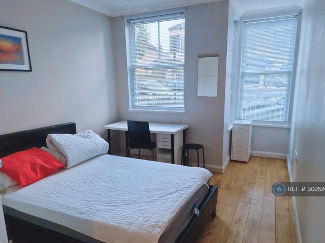 Apartment for rent in Southfields, Greater London