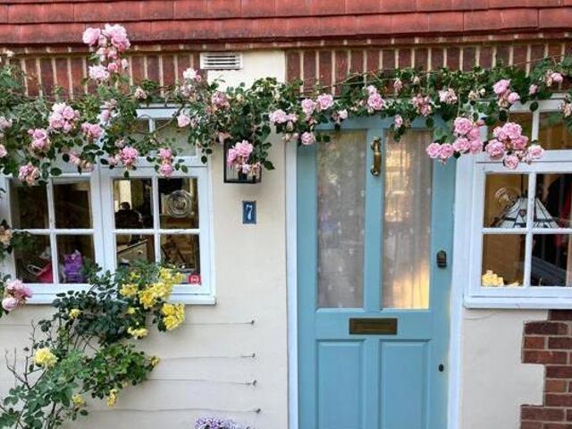 House for sale in Fole, Surrey