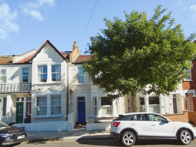 Apartment for rent in Streatham Park, Greater London