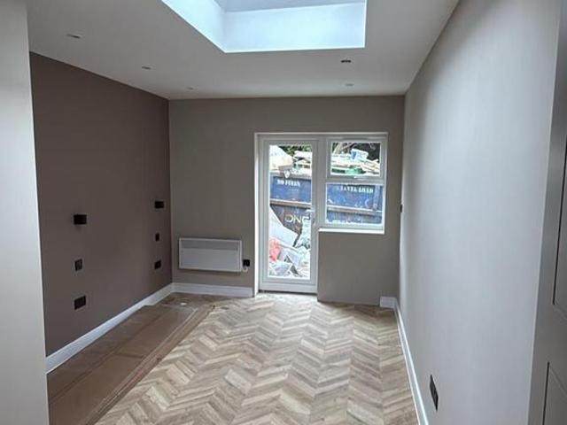 Apartment for rent in Furzedown, Greater London