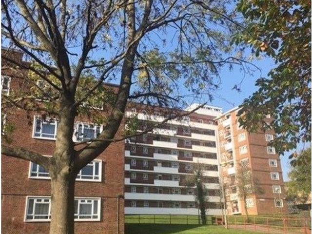 Apartment for rent in Southfields, Greater London