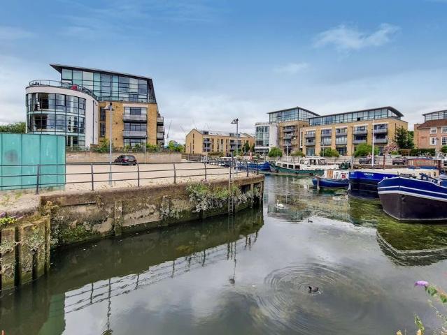 Apartment for rent in London Borough of Hounslow, Greater London