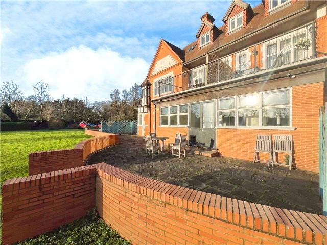 Apartment for rent in Hythe End, Wraysbury