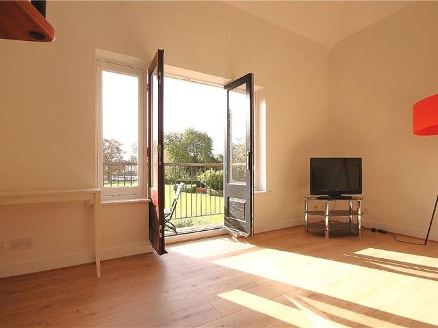 Apartment for rent in Hythe End, Wraysbury